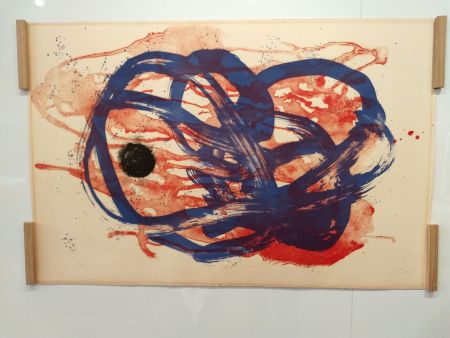 リトグラフ Miró - Azul sobre aguada roja