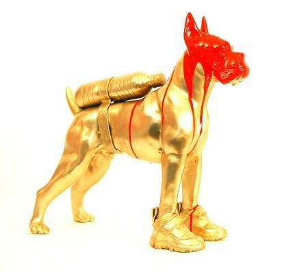 多数の Sweetlove - Cloned bronze bulldog with bottle water