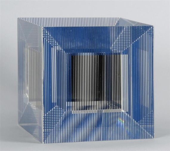 多数の Soto - Cube with Ambiguous Space