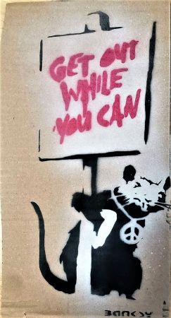 多数の Banksy - Get out while you can