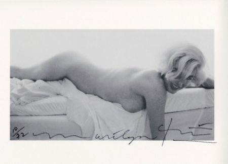 多数の Stern - Marilyn boob falling out