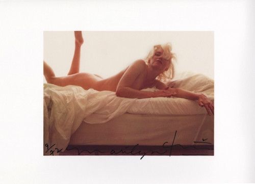 多数の Stern - Marilyn colour nude on the bed