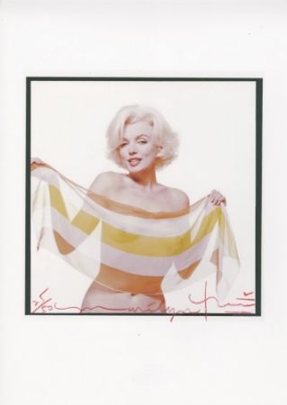 多数の Stern - Marilyn in the slanted scarf