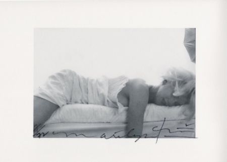 多数の Stern - Marilyn passed out