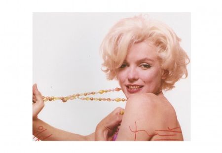 多数の Stern - Marilyn stretching the jewelry