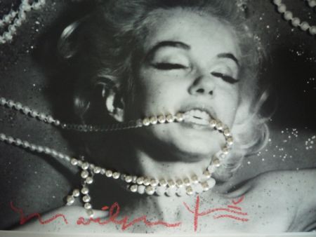 写真 Stern - Marilyn with Pearls