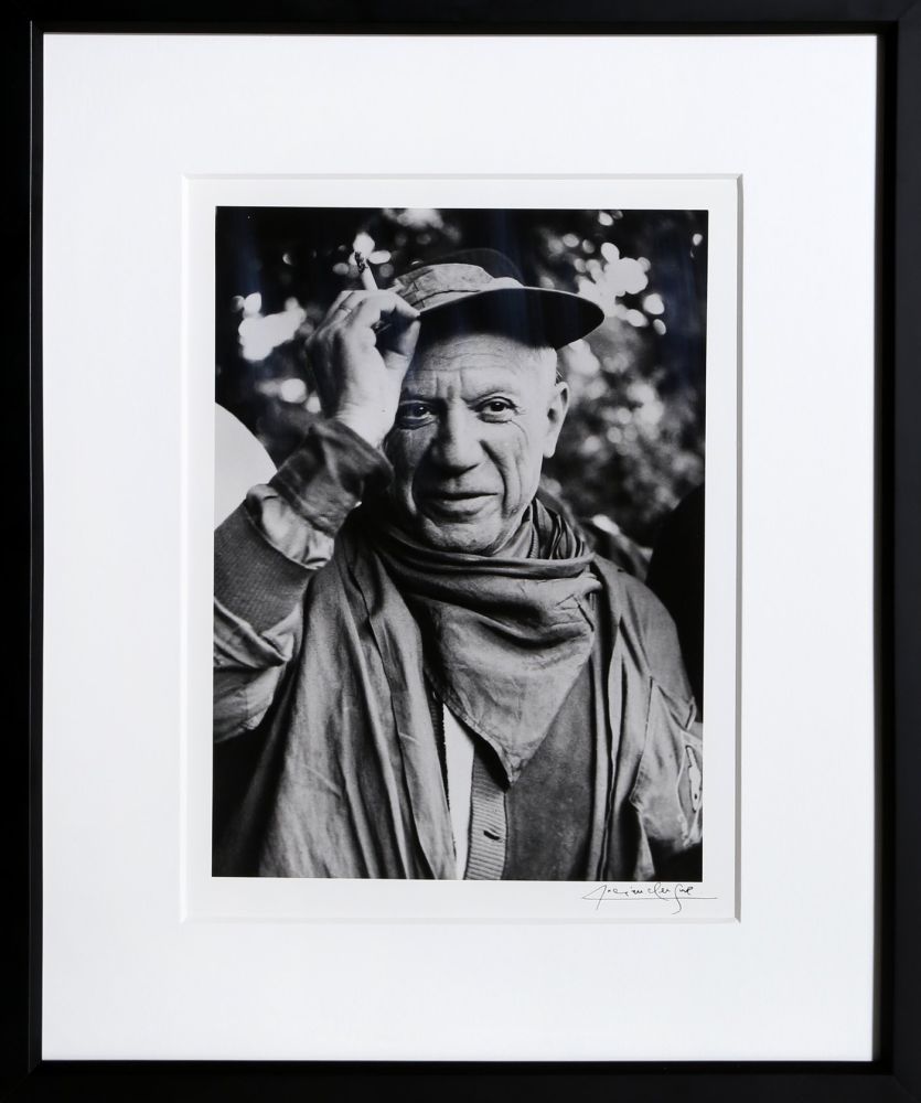 写真 Clergue - Picasso a la Feria, revetu des habits de la Pena de Logrono - Nimes, 1959