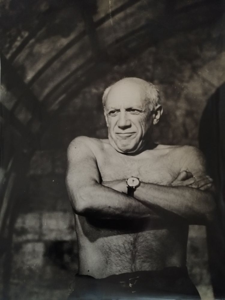 写真 Picasso - Picasso les bras croisés