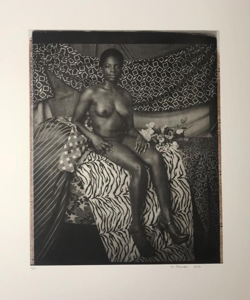 写真 Mickalene - Portrait of Marie Sitting in Black and White 