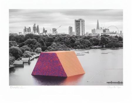 多数の Christo - The London Mastaba