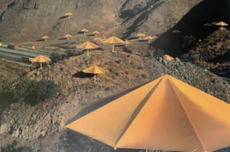 多数の Christo - The Umbrellas
