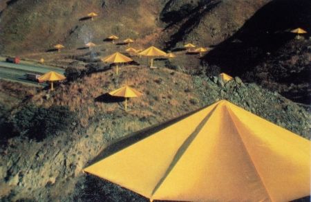 多数の Christo - The Umbrellas, Japon-USA, 1984-91, California, USA Site