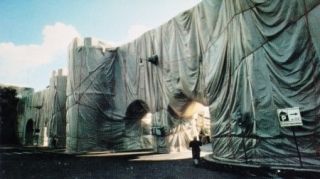 多数の Christo - The Wall-Wrapped Roman Wall, Rome, 1974