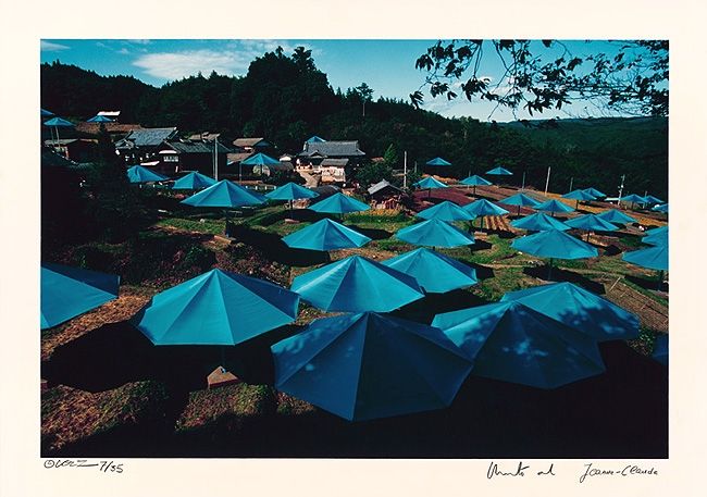 写真 Christo - Umbrellas Jinba Blue