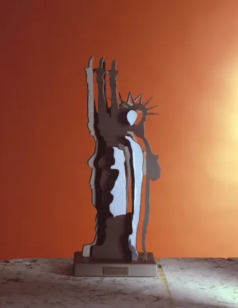 多数の Arman - Le phantome de la liberté