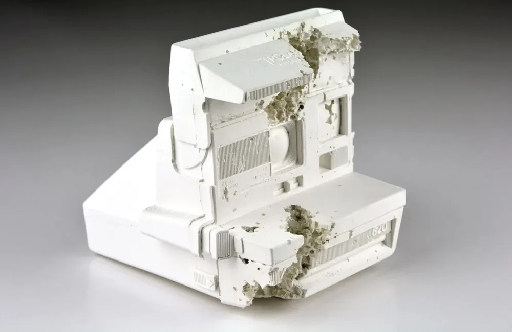 多数の Arsham - Future Relic 06 - Polaroid camera