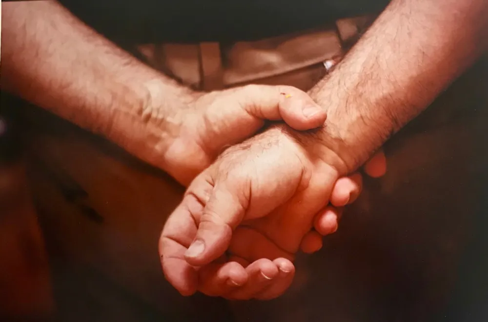 写真 Blum - Sam Francis hands 