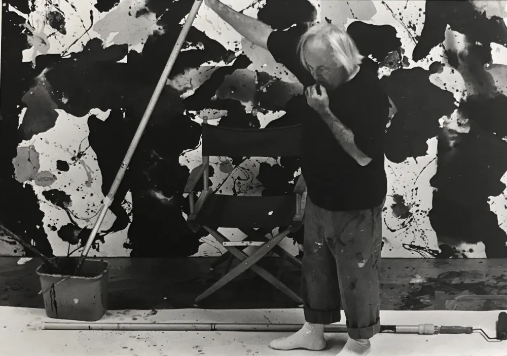 写真 Blum - Sam Francis in his studio