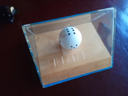 多数の Brossa - Poema Objeto - Dau Rodó