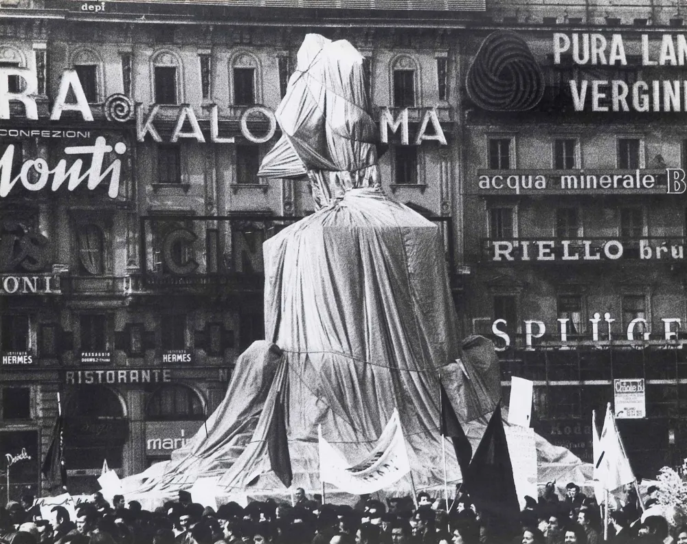 写真 Christo - Piazza Duomo