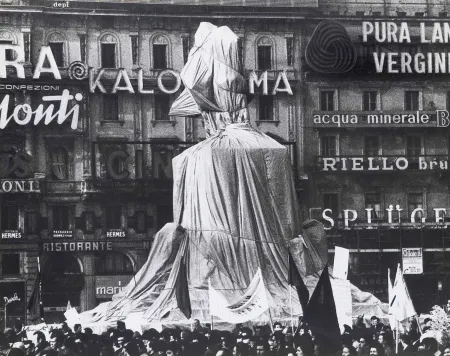 写真 Christo - Piazza Duomo