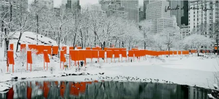 写真 Christo - The Gates Skyline in the snow
