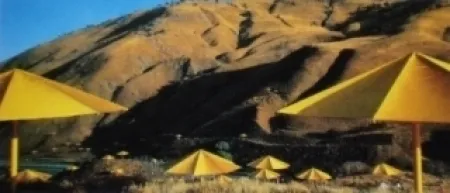 多数の Christo - The Umbrellas, Japan-USA, 1984-91, California, USA Site