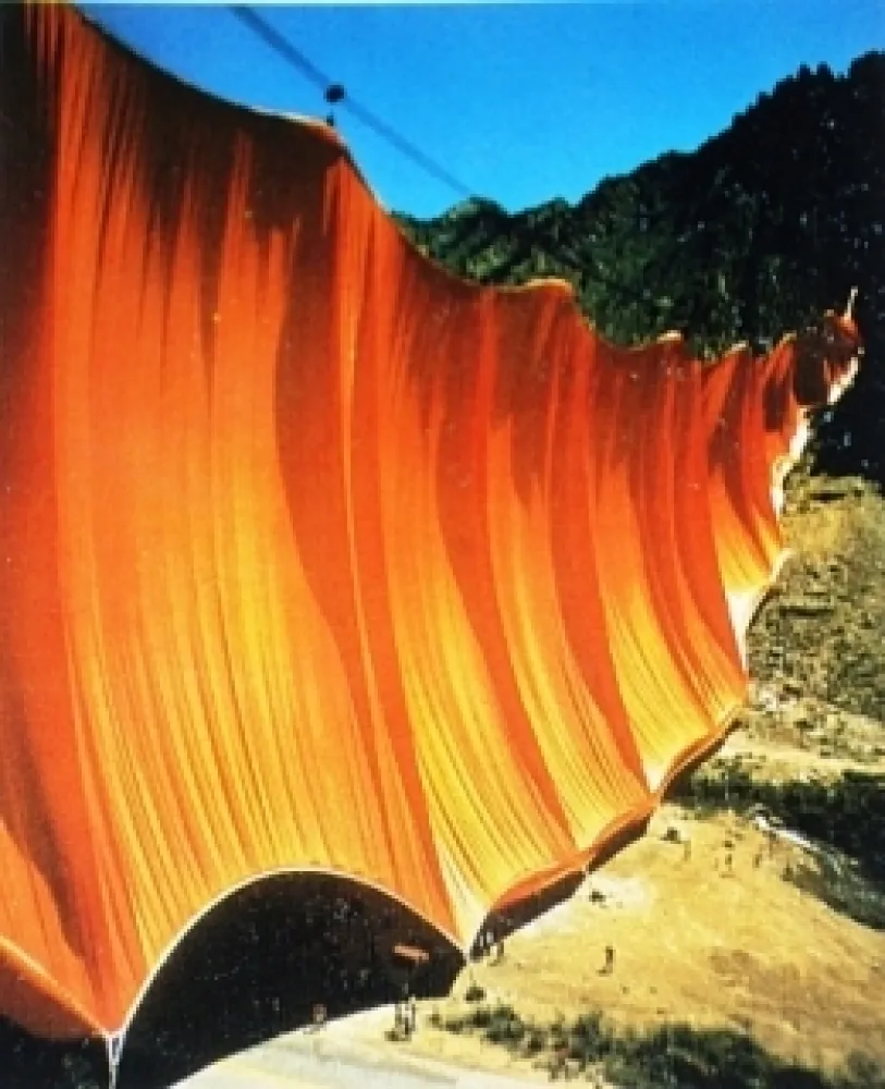 多数の Christo - Valley Curtain, Rifle, Colorado, 1970-72