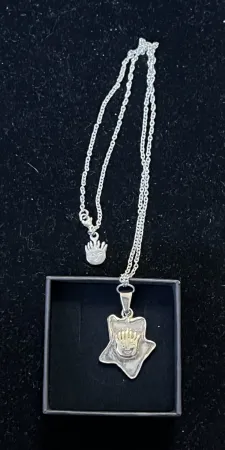 多数の Corneille - Collier pendentif signé Soleil aux 7 rayons du bonheur - Numéro 67/70 - 