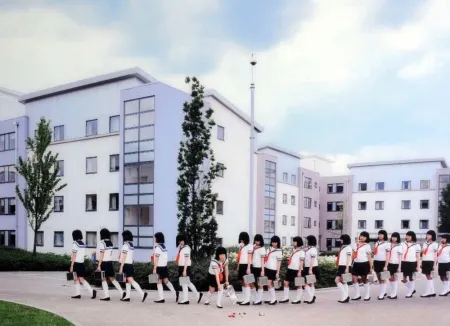 写真 Fullerton-Batten - Broken Lunchbox