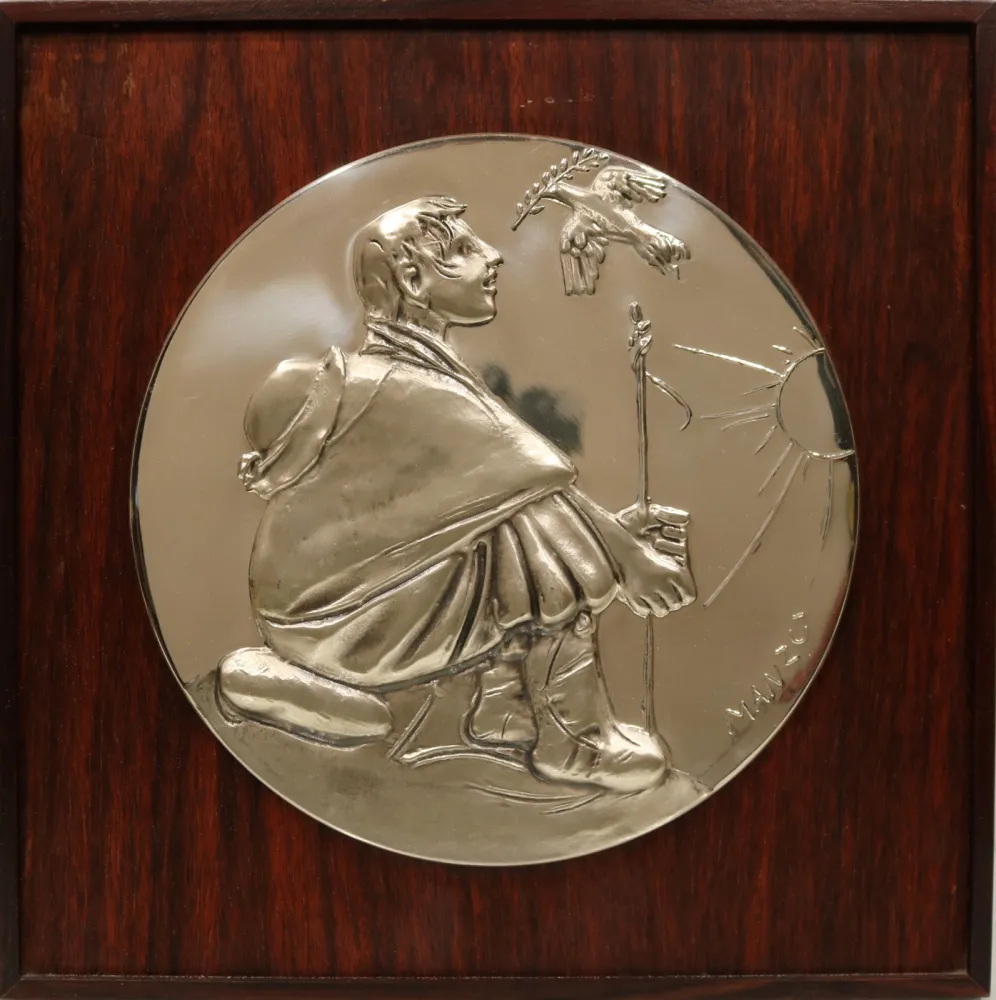 多数の Manzu - Colomba della Pace