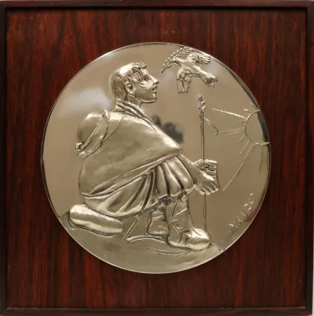 多数の Manzu - Colomba della Pace