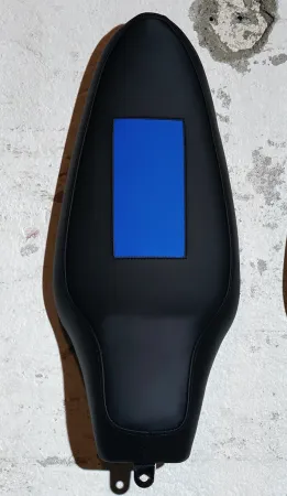 多数の Mosset - Untitled (Banana saddle)