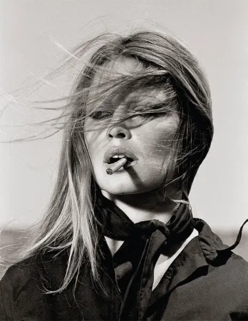 写真 O'neil - Brigitte Bardot Smoking a Cigar