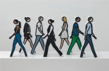 多数の Opie - Walking Statuettes