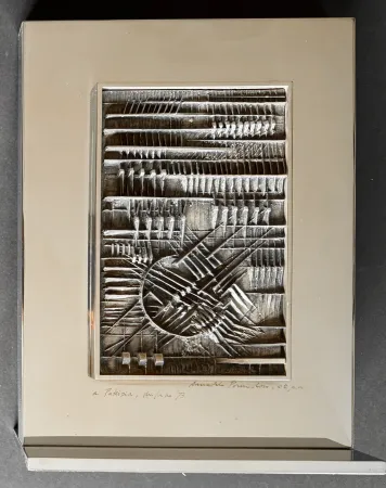 技術的なありません Pomodoro - Arnaldo Pomodoro (1926 - 2025) - Bassorilievo - Silver sculpture with chrome-plated brass - 1973