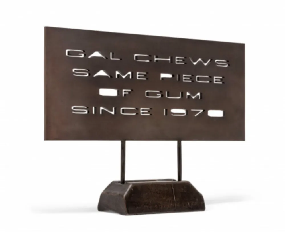 多数の Ruscha - Gal Chews Same Piece of Gum