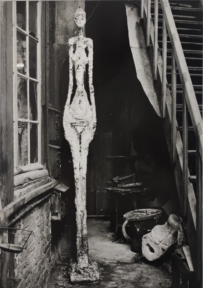 写真 Scheidegger - Alberto Giacometti, Frauen-Skulptur