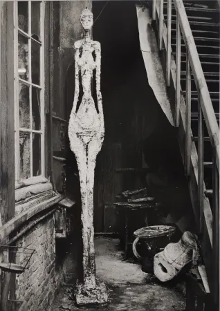 写真 Scheidegger - Alberto Giacometti, Frauen-Skulptur