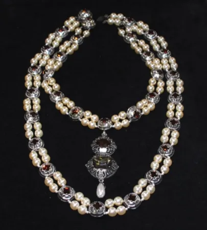 多数の Sugimoto - Necklace of Jane Seymour