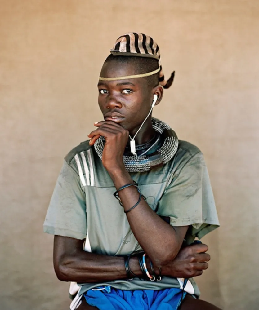 写真 Weeks - Nduombe Ndjundja, 18, c