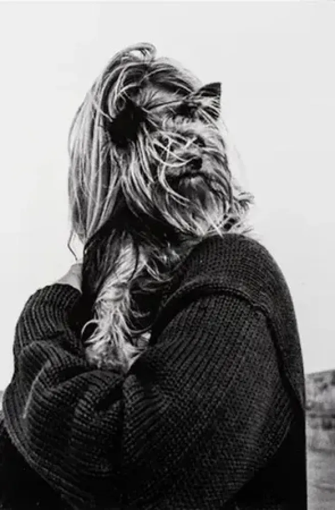 写真 Erwitt - FEMME AU CHIEN 